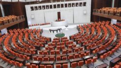 Kartalkaya yangın faciası önergesinin görüşüldüğü esnada Meclis’te utandıran görüntü!