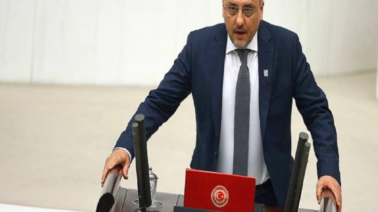 Ahmet Şık: ‘Basın özgürlüğü’  diye feveran edilen bir günde bile dayanışma için kanalın önüne gelen TİP temsilcilerine patron talimatıyla sansür uygulandı!