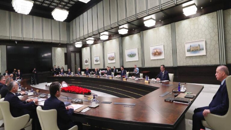 AKP’li isim yanıtladı: Kabinede değişiklik olacak mı?