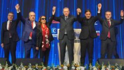 Türkiye Gazetesi yazarı: Parti değiştiren milletvekili bir anlamda seçmenine kazık atar