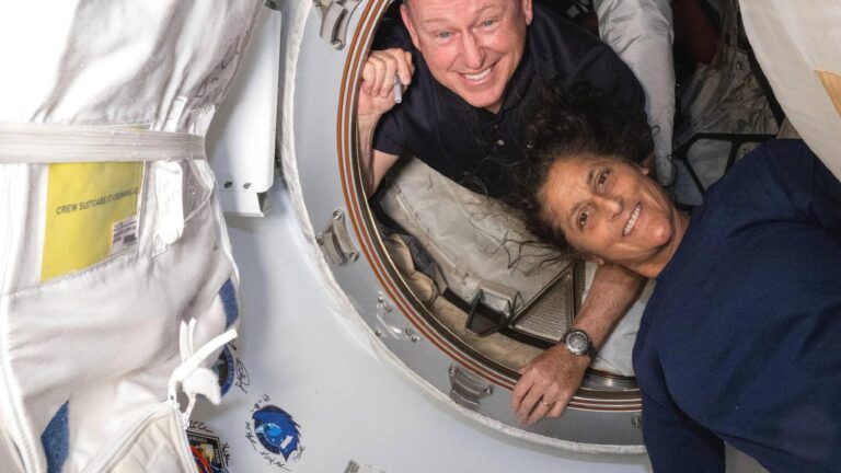 Uzayda mahsur kalan NASA astronotlarından mesaj var!