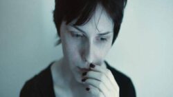 Artık gençlerde de görülüyor; demans, iş stresiyle karıştırılıyor!