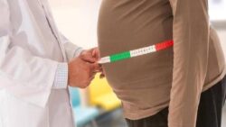 Dünya genelindeki yetişkinlerin yarısından fazlasının 2050 yılına kadar obez olacağı öngörülüyor
