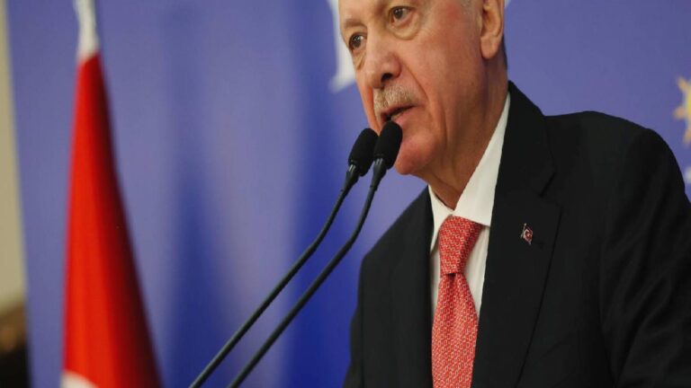 Erdoğan: Mevcut yönetim altında CHP, gözünü para bürümüş bir avuç belediye soyguncusunu aklayan bir aparata dönüşmüştür