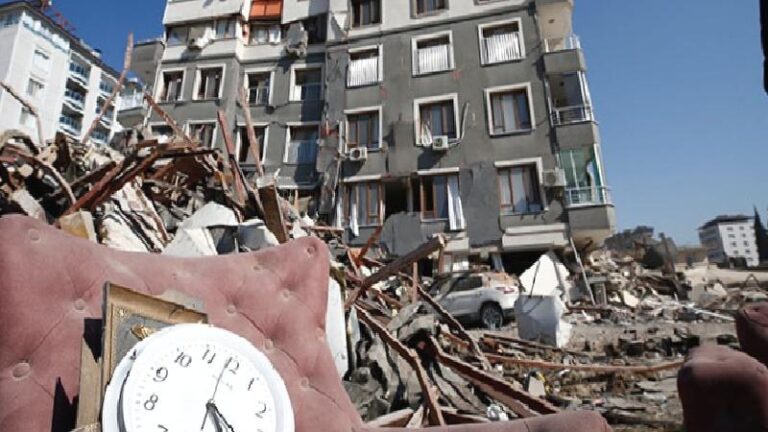 Hatay’da mahkeme kararıyla yıkılmayan az hasarlı eve SMS ile el koydular: “Evimize de kayyum atadılar!”