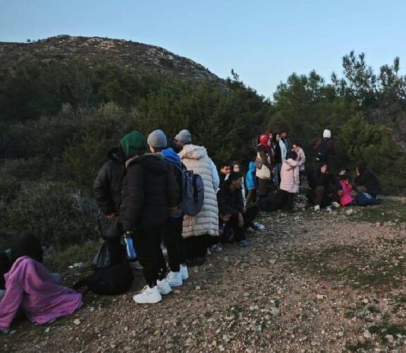 İzmir’de 32 düzensiz göçmen yakalandı