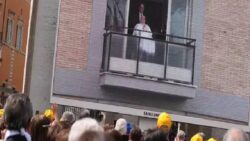 Papa Franciscus, hastaneden taburcu edildi