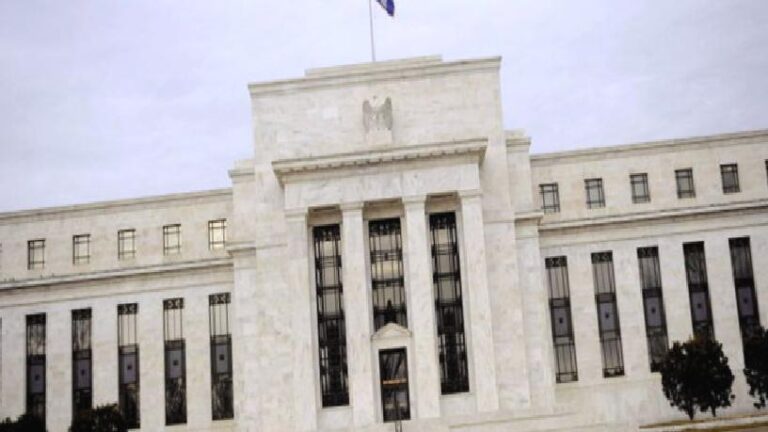 Trump Fed’in faizleri düşürmesini umuyor