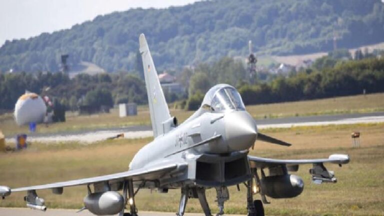 Türkiye 40 Eurofighter savaş uçağı için teklif aldı