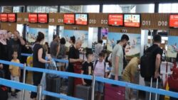 Yurt dışı çıkışında zorunlu beyanda parasal sınır yükseltildi