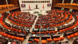 DEVA’lı Kâya Ösen’den AKP sıralarına: Eş dost medya patronu olsun diye halkın alın teri peşkeş çekiliyor