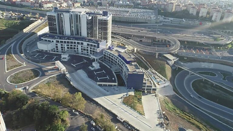 Mehmet Tezkan: Erdoğan şehir hastaneleriyle övünüyor ya, bir gün kılık değiştirip hastaneye gitsin