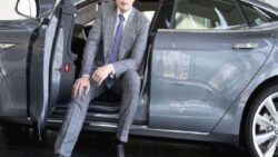 Musk: ABD-Çin ticaret savaşı Tesla’nın robot üretimini olumsuz etkiledi