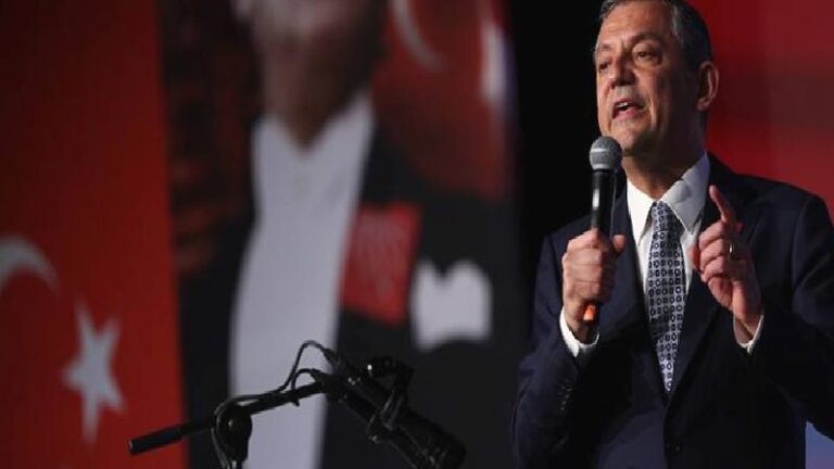 Özgür Özel, 19 Mart günü  karar alma sürecini anlattı: “Bir ekip kurun CHP’de yatın” talimatı verdim, Saraçhane’ye gidip, “Öleceğiz ama burayı bırakmayacağız” dedim