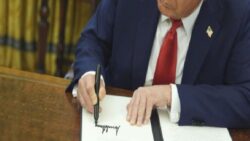 Trump, kömür üretimine yönelik kararnameyi imzaladı