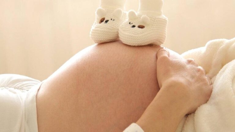 Türk Jinekoloji ve Obstetrik Derneği Başkanı Prof. Dr. İtil: Sezaryen yönetmeliği ayakta tedavi verilen tıp merkezleri için, çünkü yoğun bakımı yok, ameliyathanesi sınırlı