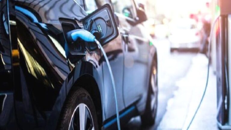 Türkiye’de elektrikli araç şarj istasyonu sayısı 11 bini aştı