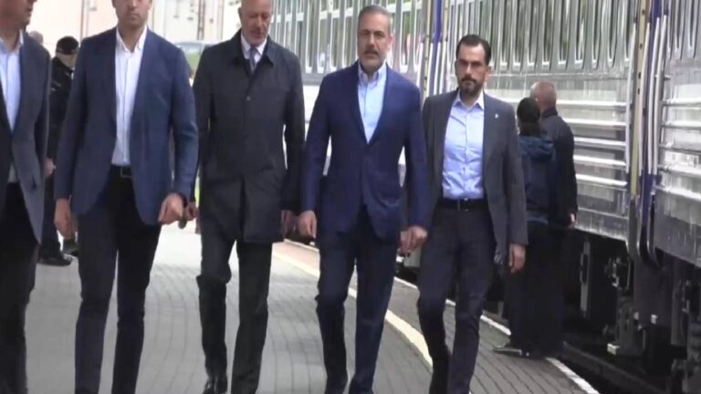 Bakan Fidan, Ukrayna ziyareti için trenle Polonya’dan Kiev’e hareket etti