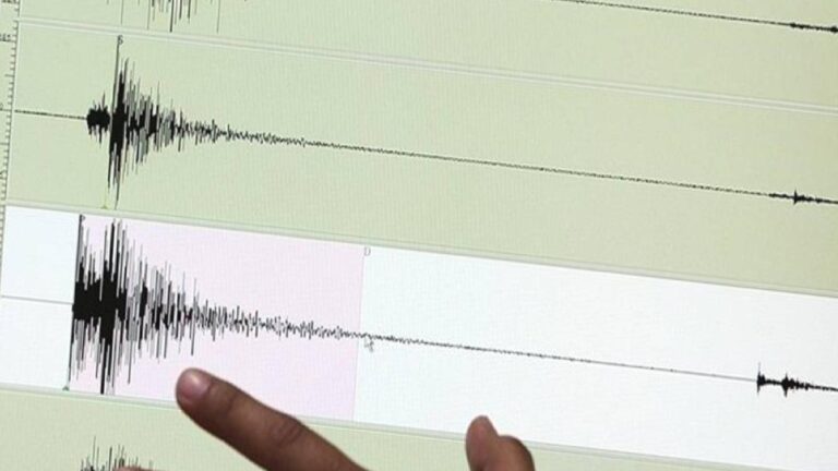 Büyükçekmece açıklarındaki 4 büyüklüğündeki deprem sonrası uzmanlardan açıklama: Artçı sarsıntı, faya stres yükledi