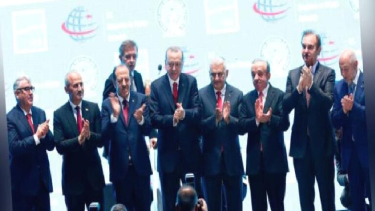 Fatih Altaylı: İktidar, uzun yıllar iş verdiği kendine en yakın firmaları bile yemekte bir beis görmüyor