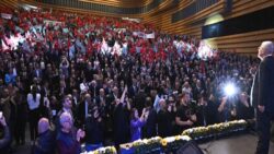 Yeni süreç için “Senaryonun devam filmi vizyonda, figüranları ise sahnededir” diyen Dervişoğlu: İhanetlerini izah edemeyenler nerede bilmiyorum, ben buradayım