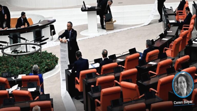 CHP’li Akay’ın 54 metrelik ‘Çoklu maaş alanlar’ listesinde kimler var?