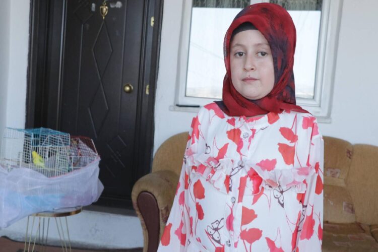 Karaciğer nakli bekleyen Zeynep yardım istedi: 1 sene içinde olmalıyım, aksi halde ölümüme yol açabilir