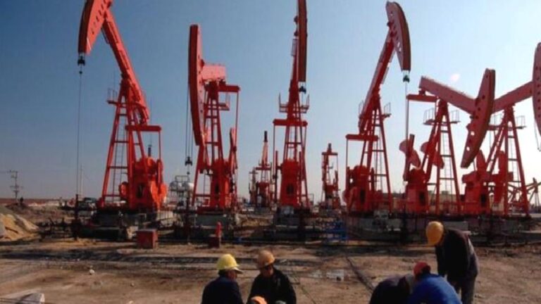 Petrol, Trump’ın İran kararını beklerken dalgalı seyrediyor