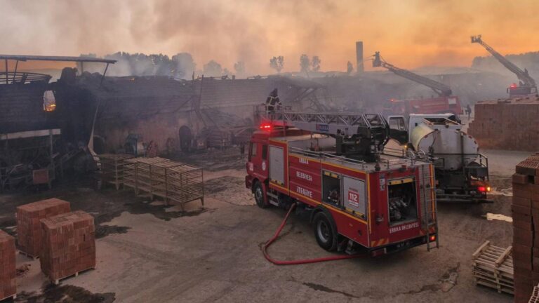 Tokat’ta tuğla fabrikasında çıkan yangın söndürüldü