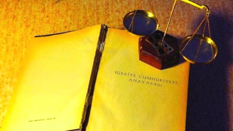 Türkiye gazetesi yazarı Yayla: Mevcut anayasa ‘Kemalizm’ dayatıyor