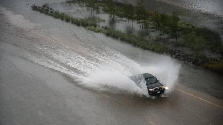 ABD’de sel: 13 kişi hayatını kaybetti