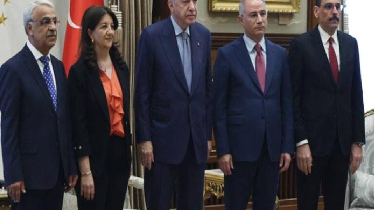 Ahmet Hakan: CHP terör bitmeden DEM ile uzlaştı, AK Parti terörün bitirilmesine yönelik adımlar attıktan sonra işbirliğine gitti