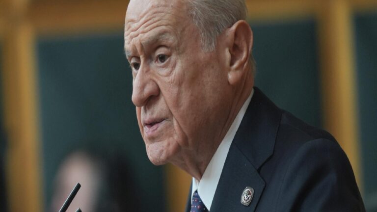 Bahçeli: Özgür Özel hakkında başlatılan soruşturma isabetlidir! Hayırdır darbe mi düşünüyorsun?