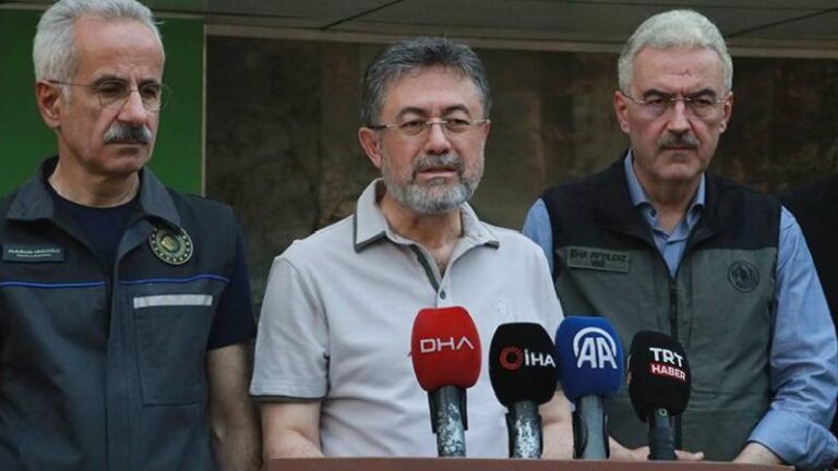 Bakan Yumaklı: 4 ildeki 5 yangın kontrol altına alındı; inanıyorum ki Bursa için bugün güzel haberi vereceğiz