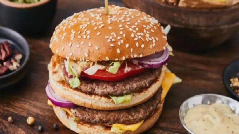 Bir hamburgerin kalorisini yakmak için ne kadar koşmak gerekir?