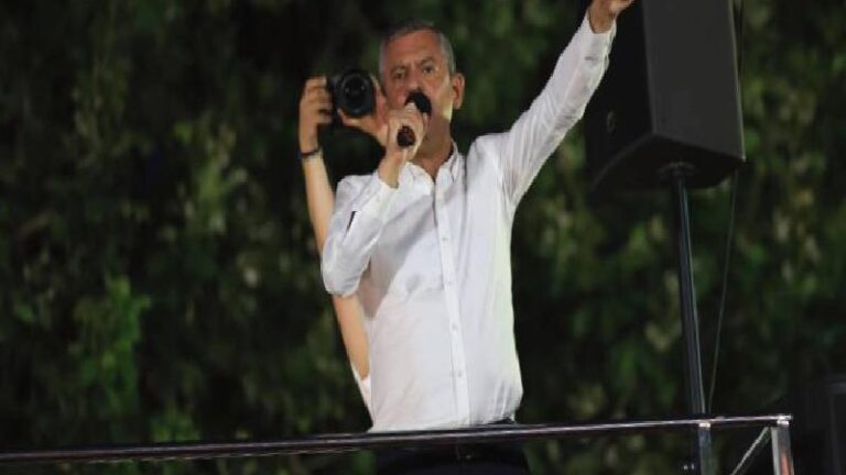 CHP lideri Özel’den Eskişehir’de 10 orman işçisi hayatını kaybettmesi üzerine iktidara tepki: Ne bazı mesleklerin fıtratında ölüm var ne orman yangınıyla mücadele ederken şehit vermenin izahı var