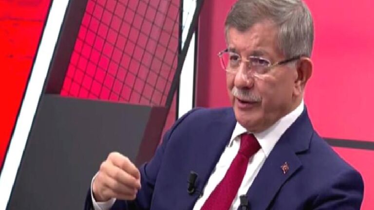 Davutoğlu’ndan ‘istifa dalgasına’ ilişkin açıklama: İktidarın siyasi manevraları doğrultusunda hareket eden bütün milletvekilleri millete karşı büyük bir suç işlemişlerdir