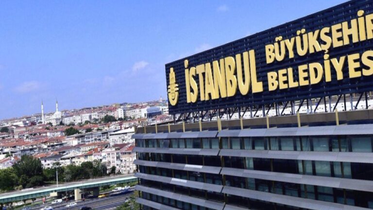 İBB’ye yönelik son operasyonda gözaltına alınan 17 kişi adliyeye sevk edildi