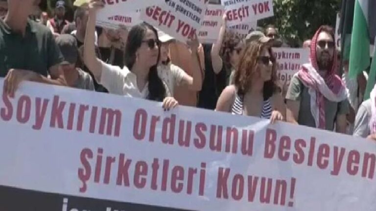 İsrail protestosu’nda ‘Cumhurbaşkanına hakaret’ suçlamasıyla gözaltına alınan 1 kişi tutuklandı, 1 kişiye ev hapsi verildi