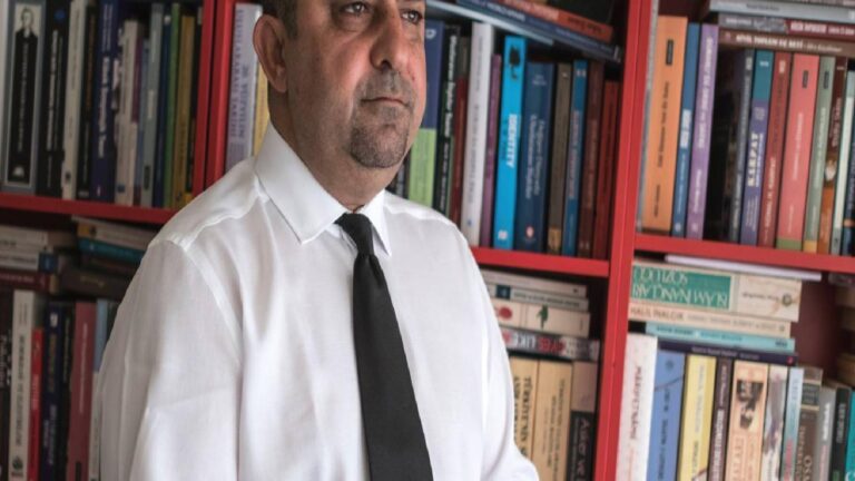 KKTC’deki Cumhurbaşkanlığı seçimi için bağımsız aday olan Mehmet Hasgüler: “Makam halktan uzaklaştı, Saray halka açık olacak”
