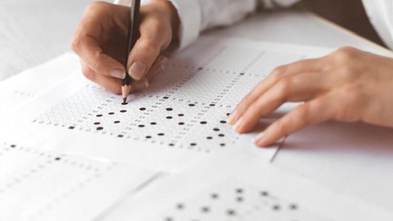 LGS tartışmalarına Saygı Öztürk’ten çarpıcı hatırlatma: Sorular elimdeydi, sınav yapılırken iptal ettirdim!
