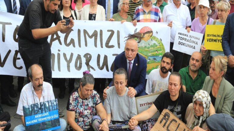 Meclis önünde maden protestosu yapan köylüler TBMM Başkanı Kurtulmuş’a seslendi: Ne yaptı bu köylüler de topraklarından koparmayı reva gördünüz?