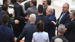 Meclis’te ‘LGS ‘kavgası: AKP’li Mustafa Varank, CHP’li Başarır’ın üzerine yürüdü: Yalancı herif, adi bir yalancısın, ahlaksız!