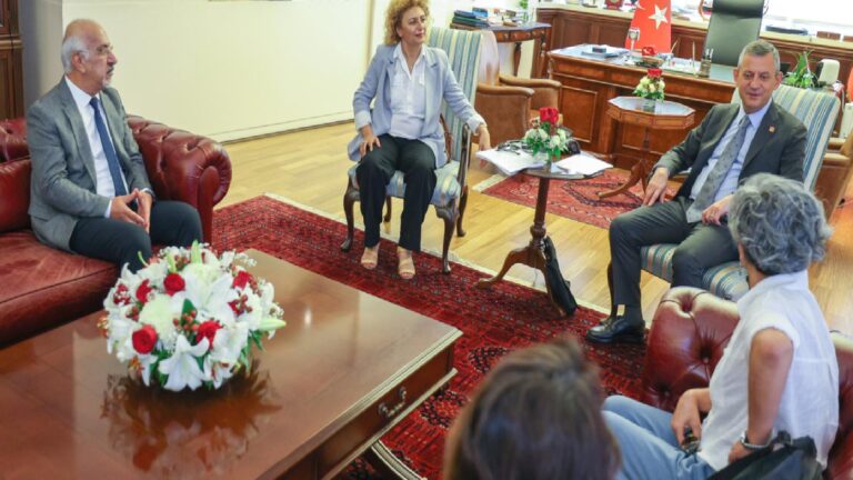 Özgür Özel, KESK heyetini kabul etti