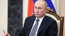 Putin’den yabancı yatırımcıya borsa izni