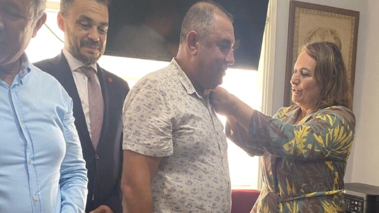 AKP’li Belediye Meclisi üyesi istifa etti, CHP’ye katıldı