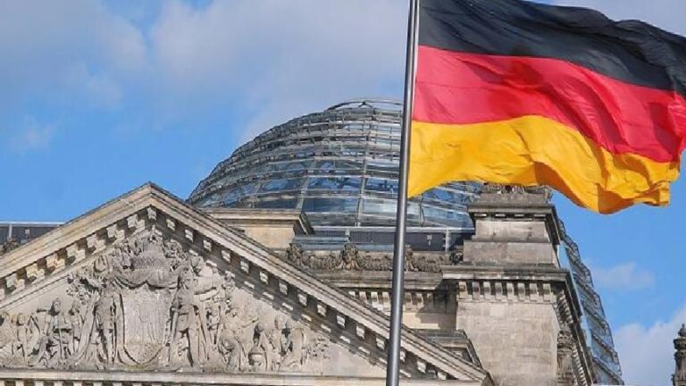 Almanya, kabul taahhüdü verilen Afganların ülkeye girişine izin verecek