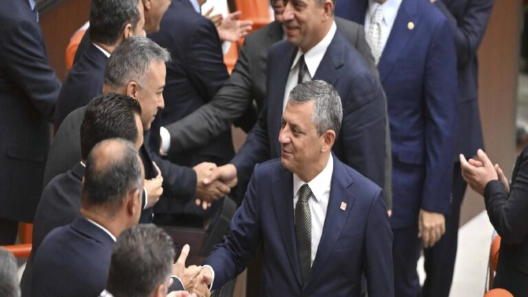 CHP’nin TBMM’nin çalışmasına devam etmesine ilişkin önergesi reddedildi: “Anayasa ve yasalar hiçe sayılıyor”