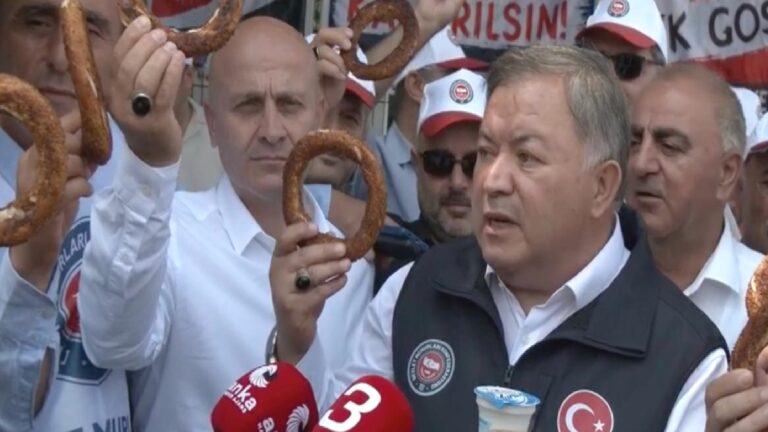 Devlet Memurları Sendikası Başkanı Cengiz: Memurlara verilen yemek yardımı ile sadece simit ve ayran alınabiliyor!