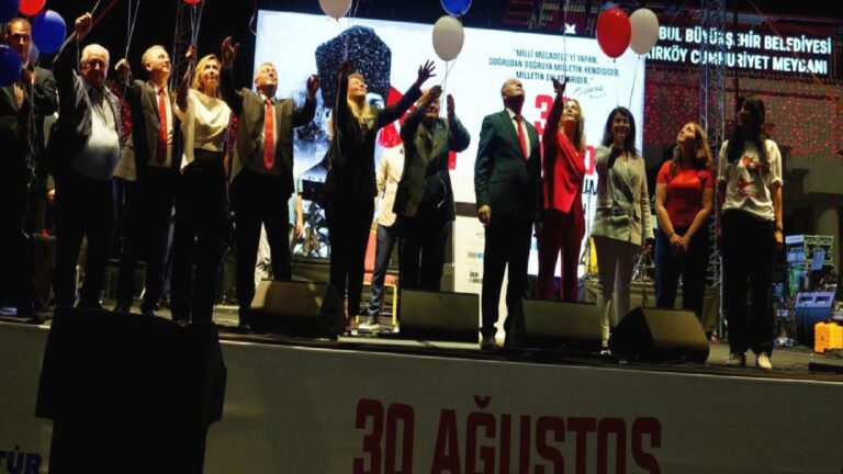 İBB Başkanvekili Aslan:  Haksız yere Silivri’de tutulan başkanımız Ekrem İmamoğlu gibi İstanbul’a sahip çıkmaya devam edeceğiz